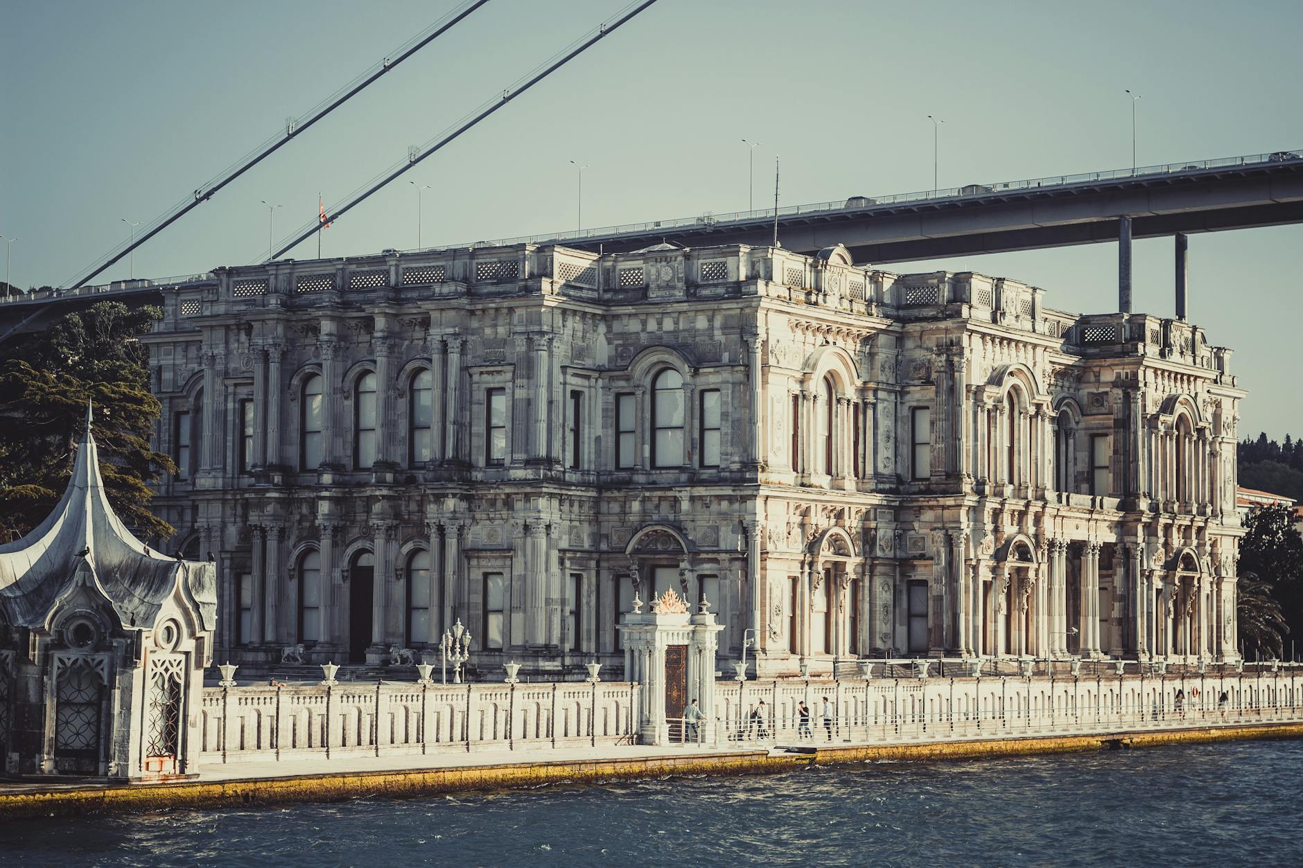 Beylerbeyi Palast am asiatischen Bosporusufer mit Tipps zur Anreise und aktuellen Preisen
