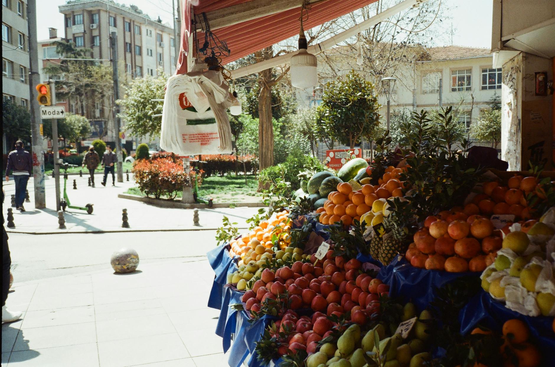 Kadiköy Wochenmarkt und Uferpromenade