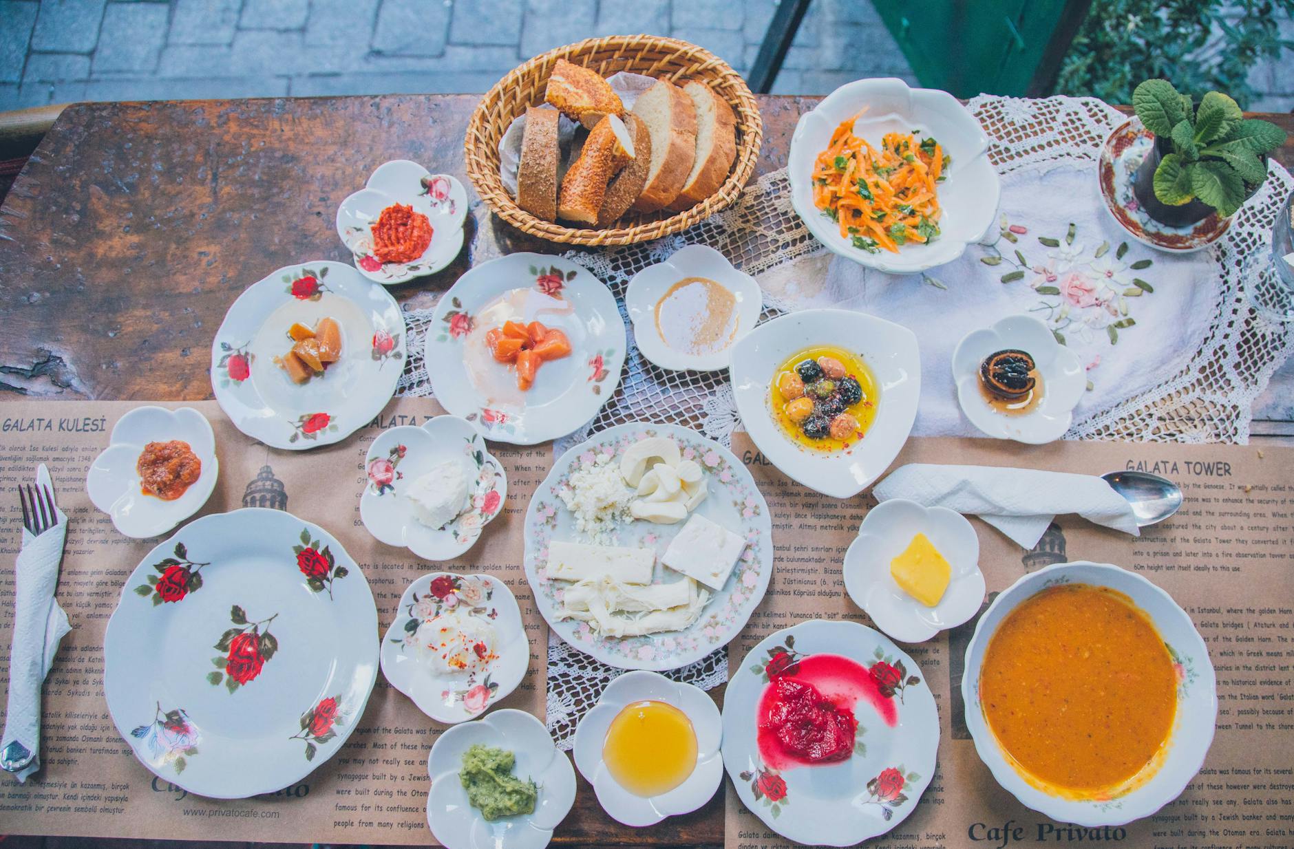 Frühstücken wie ein Sultan: Mein Guide zur authentischen Kahvaltı-Kultur in Istanbul