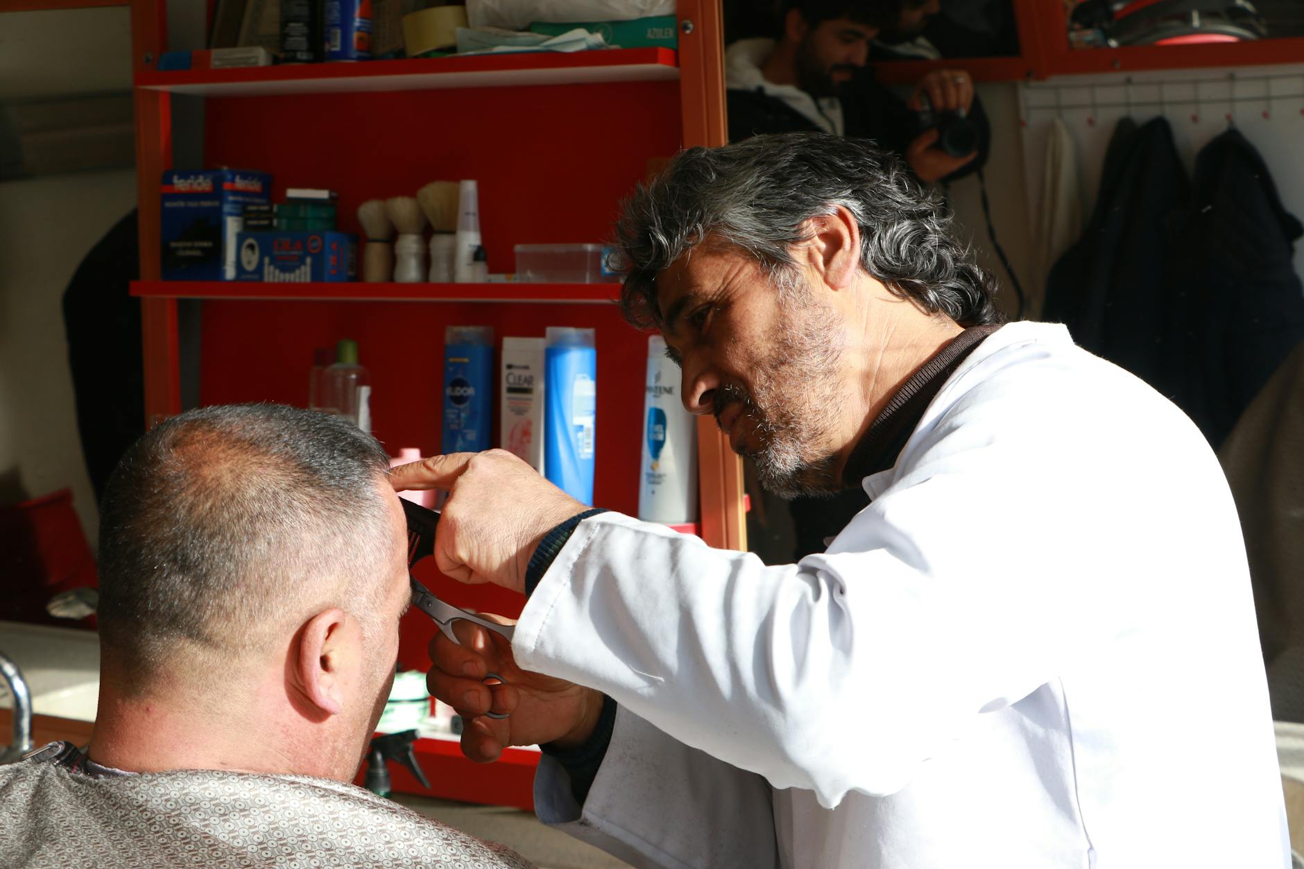 Haarschnitt und Rasur beim Istanbuler Barbier mit Tipps zu Preisen und dem traditionellen Ablauf
