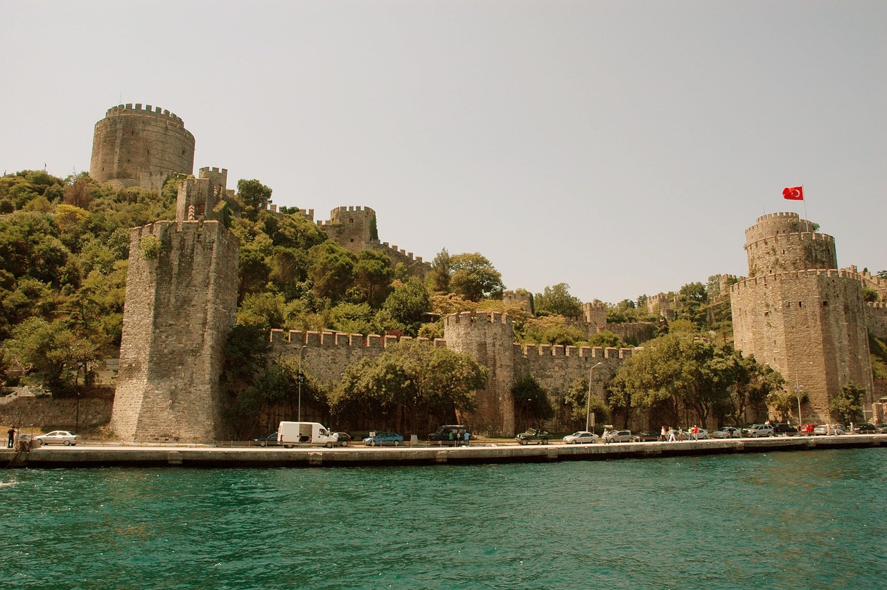 Rumeli Hisarı am Bosporus mit Tipps für den Besuch und die besten Aussichtspunkte